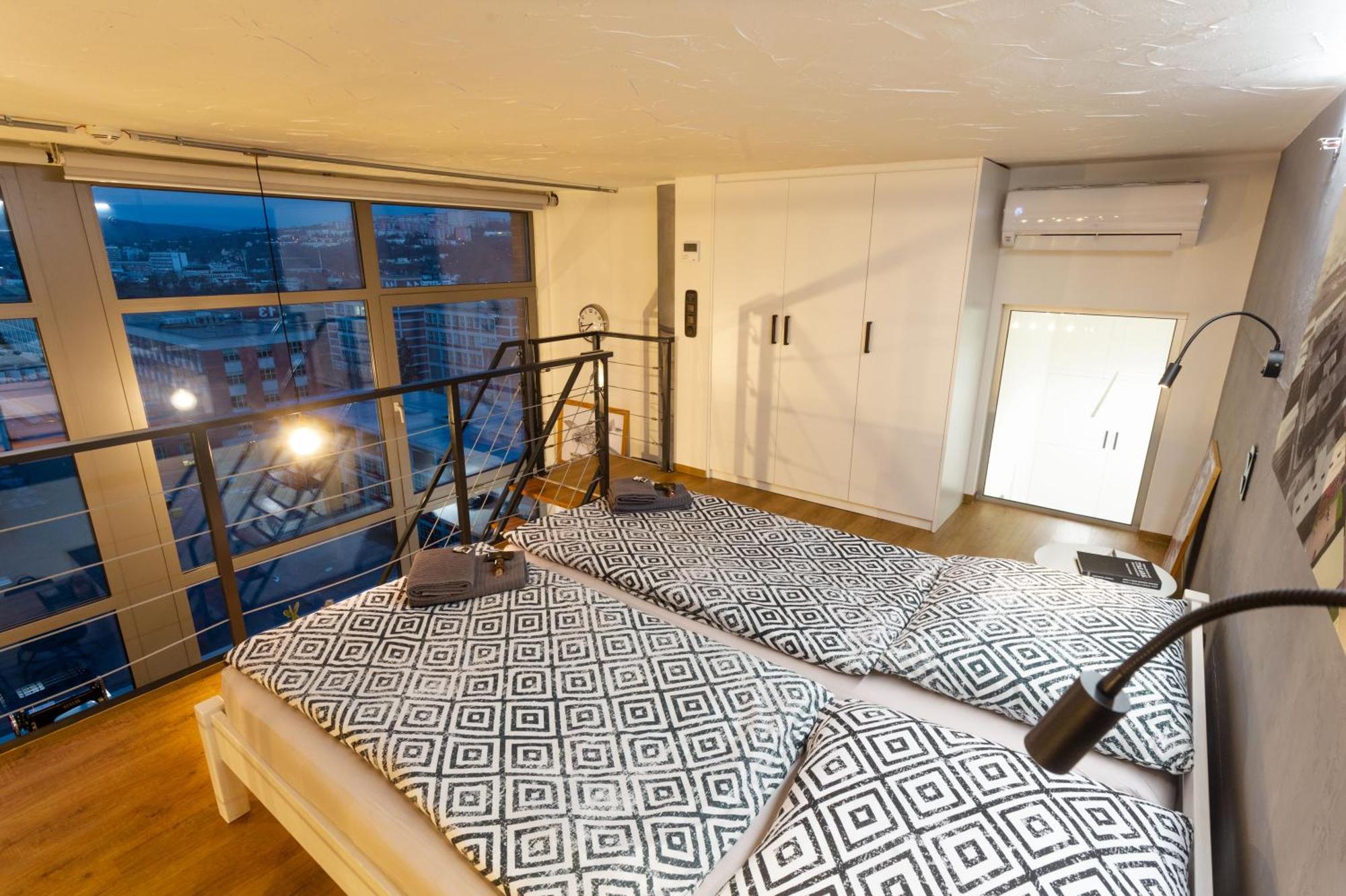 View Skyscraper Bata - Loft Xl Apartment Zlín Екстериор снимка